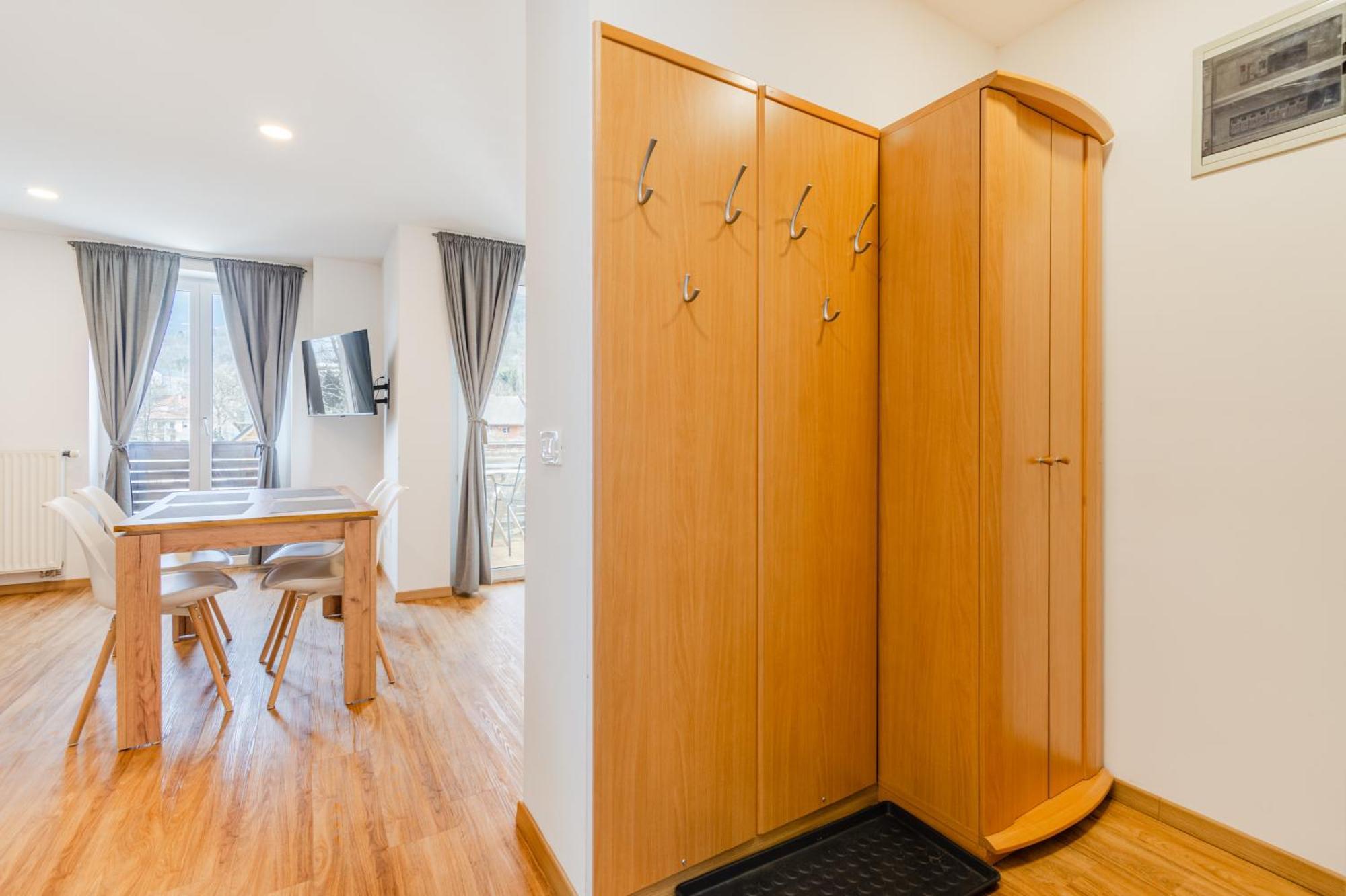 Apartments Skok With Rafting And Free Parking بوويتش الغرفة الصورة