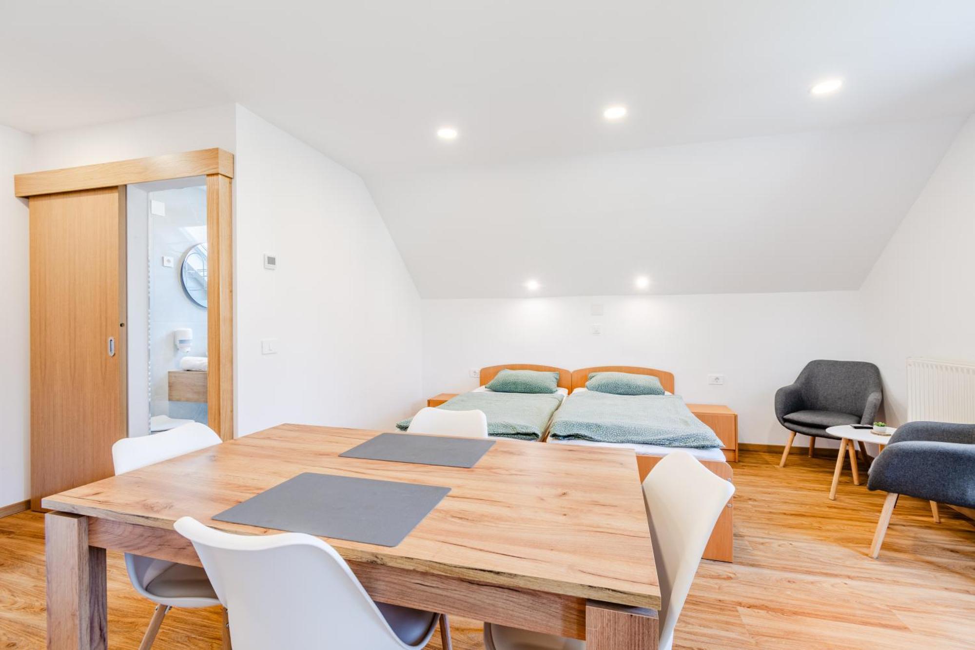 Apartments Skok With Rafting And Free Parking بوويتش الغرفة الصورة