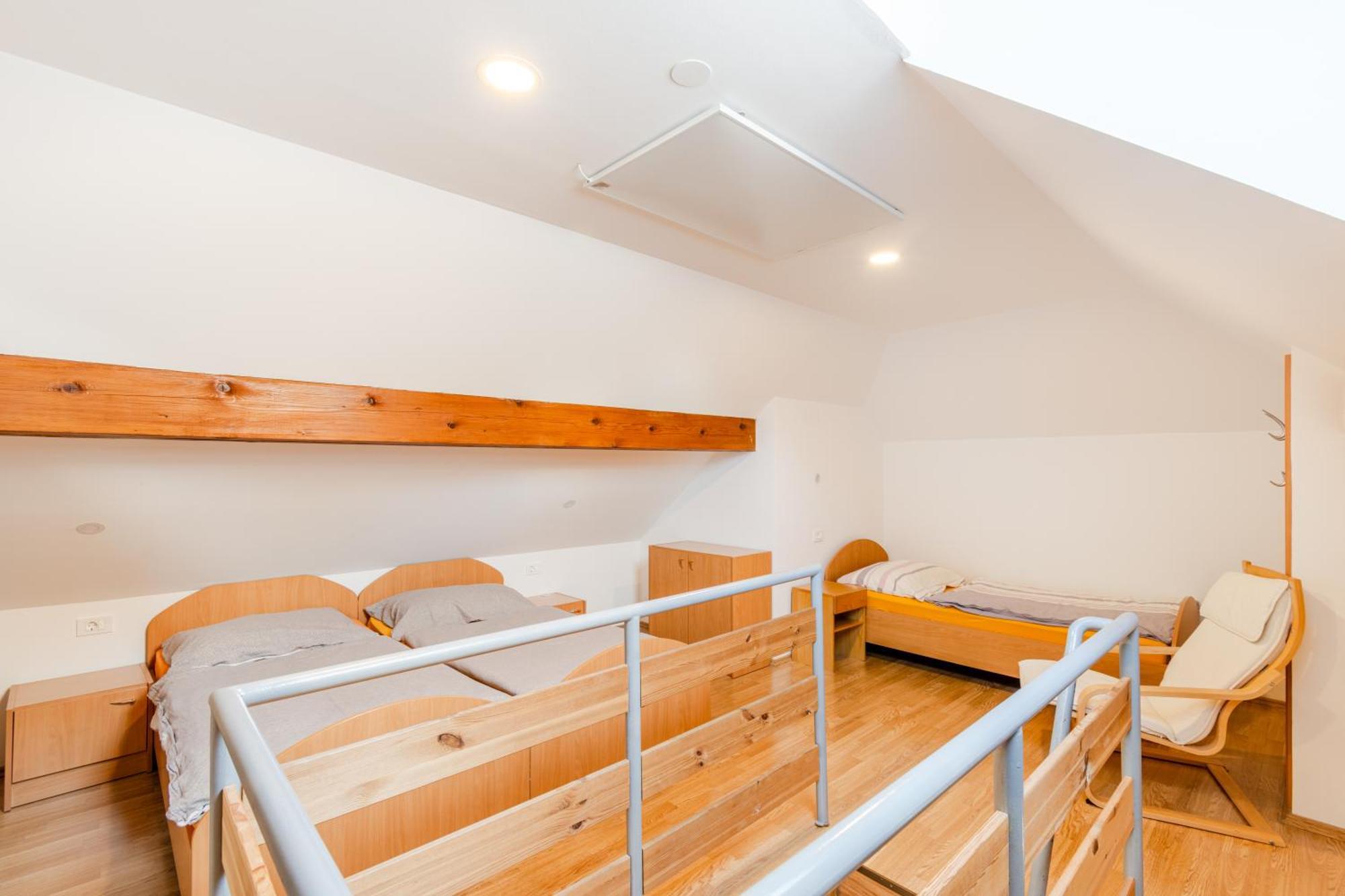 Apartments Skok With Rafting And Free Parking بوويتش الغرفة الصورة